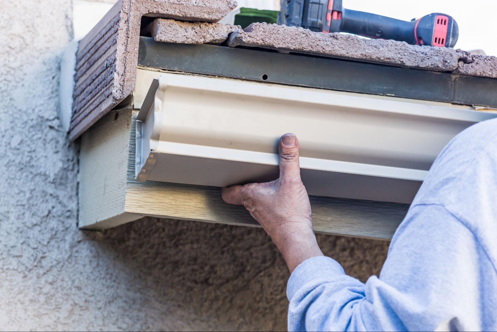 Vinyl siding installation technician adding insulation to a home. 