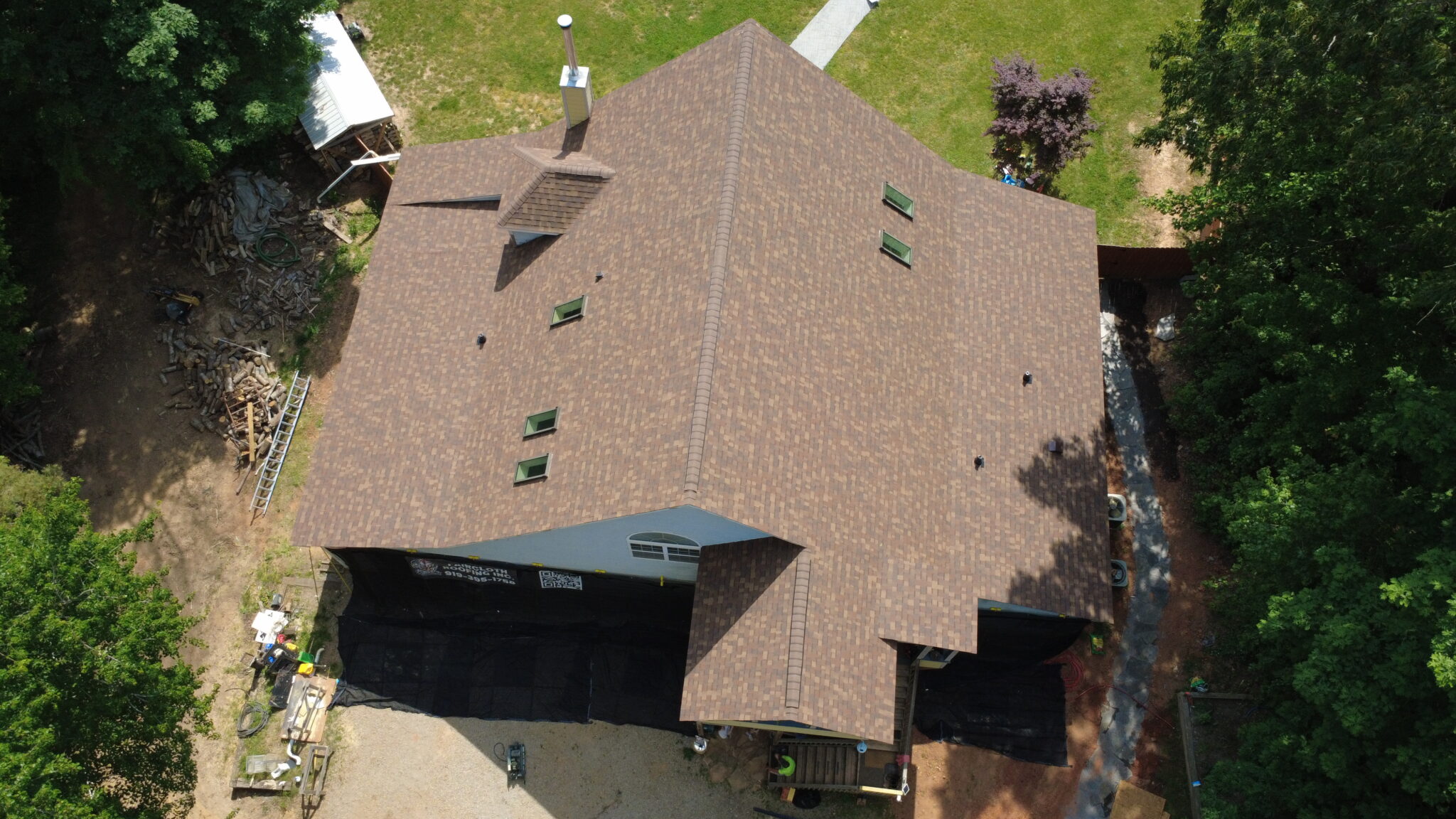 Bird's-eye view of a residential house featuring its roof